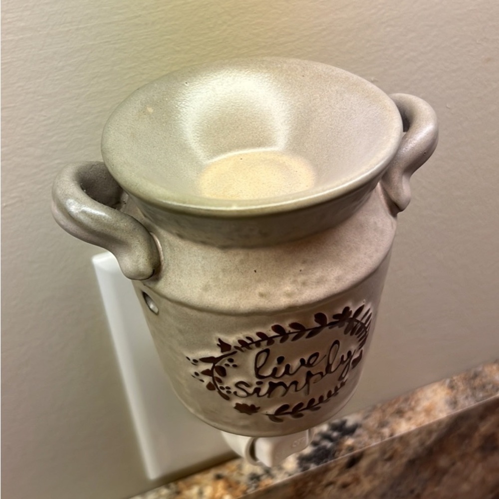 Scentsy Wall Plug In - Picture 2 of 2